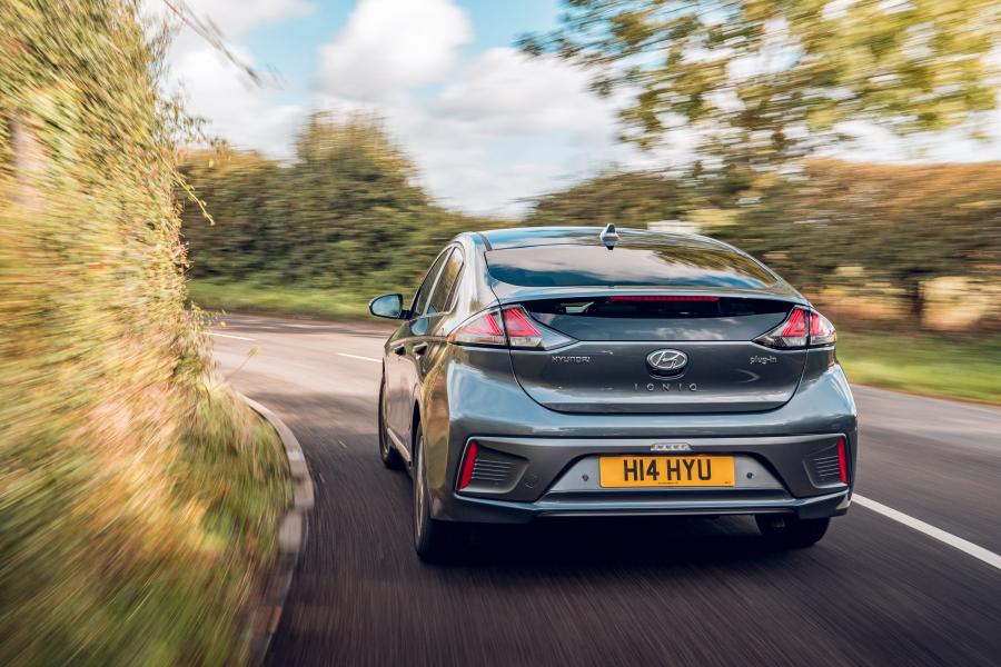  Hyundai IONIQ Plug-in Hybrid (AE) 2019 года  (UK) (фото 17 из 40)